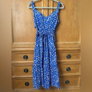 Velvet Heart midi dress
Adjustable straps
Tie waist
Worn once